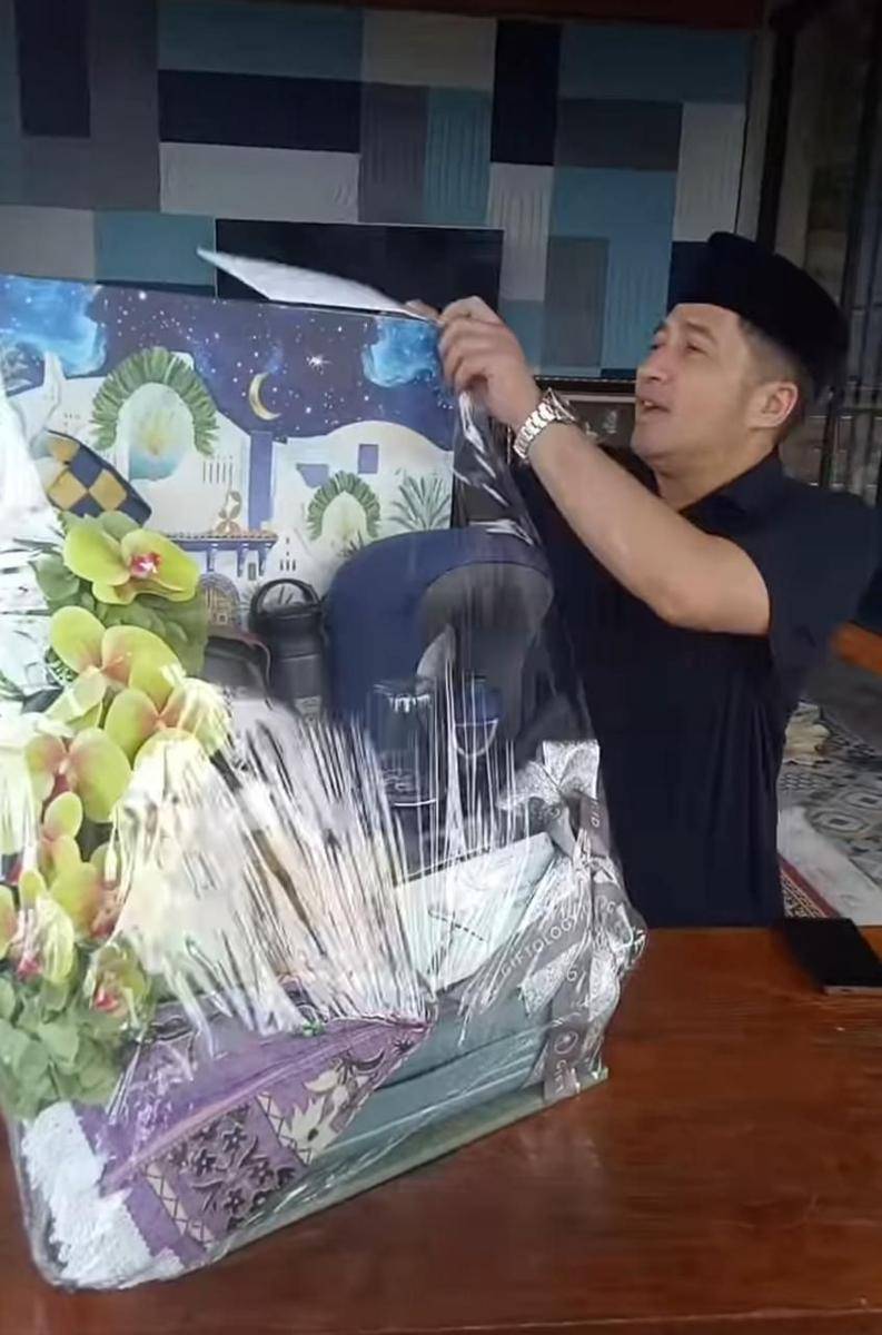 Artis dapat hampers Lebaran dari Presiden Prabowo (instagram.com/irfanhakim75)