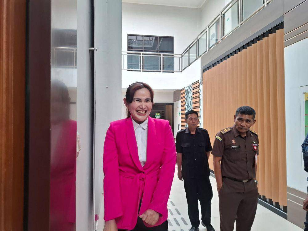 Isa Zega usai menjalani sidang di PN Kepanjen. (IDN Times/Rizal Adhi Pratama)
