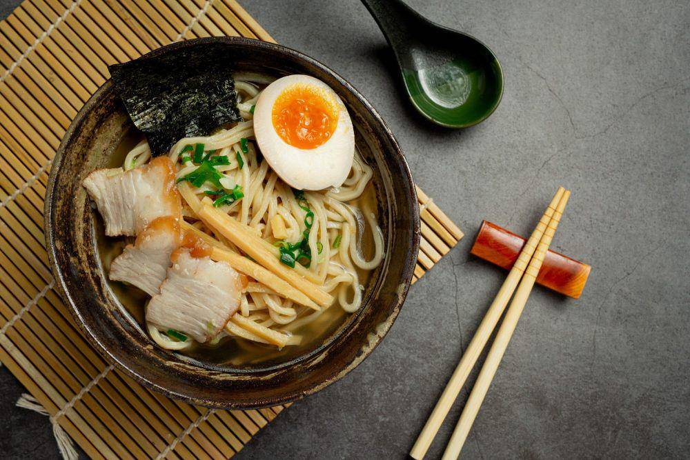 ilustrasi ramen (freepik.com/jcomp)