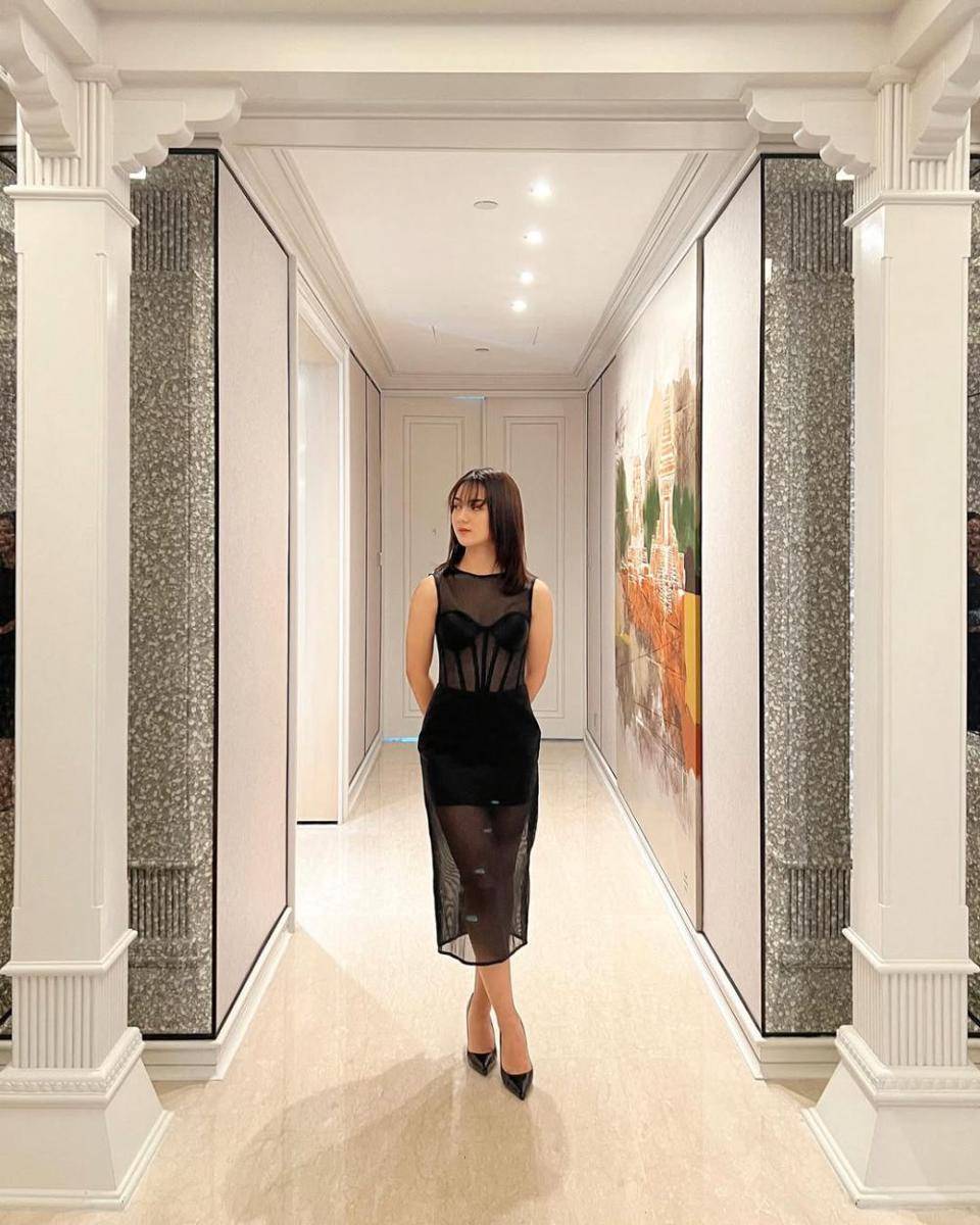 ide outfit dengan dress ala Ersya Aurelia (instagram.com/ersyaurel)