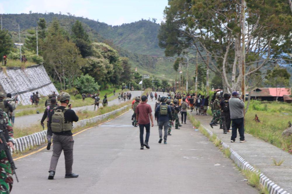 Bentrok Pilkada Puncak Jaya: 12 Orang Tewas, Ratusan Rumah Dibakar