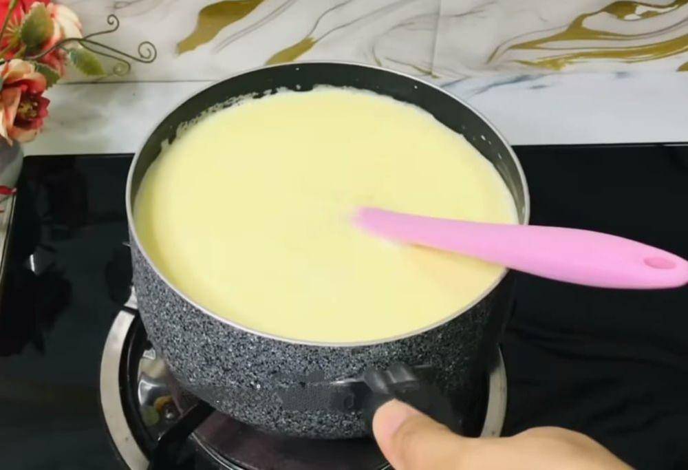 ilustrasi membuat puding lapis custard (YouTube.com/Ummi fatma cooking)