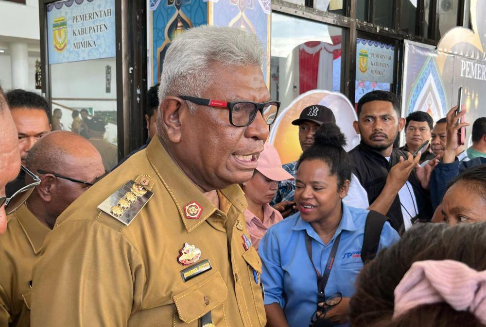 Bupati Mimika Soroti Kedisplinan Camat: Macam-Macam, Kasih Putus!