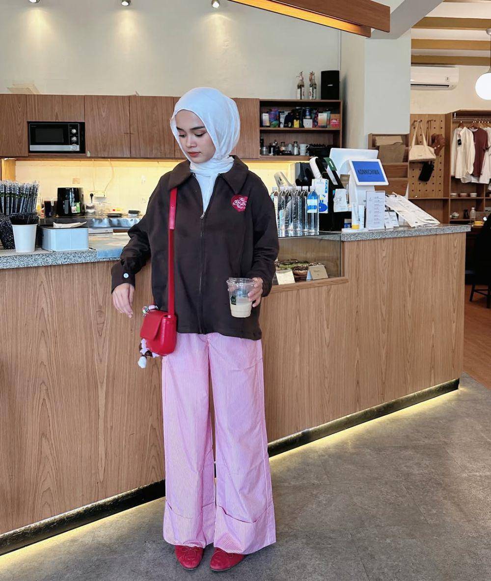 potret ide OOTD kasual hijab ala Yure Zalina (instagram.com/yurezalina)