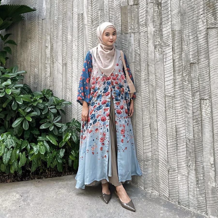 potret ide OOTD dari blouse hingga dress aksen floral ala Puan Khusyala (instagram.com/khusyala)