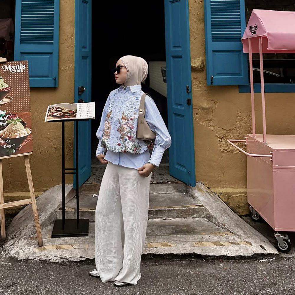 potret ide OOTD dari blouse hingga dress aksen floral ala Puan Khusyala (instagram.com/khusyala)