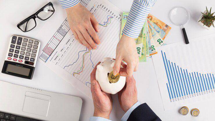 ilustrasi memilih investasi untuk dana pensiun (freepik.com/freepik)