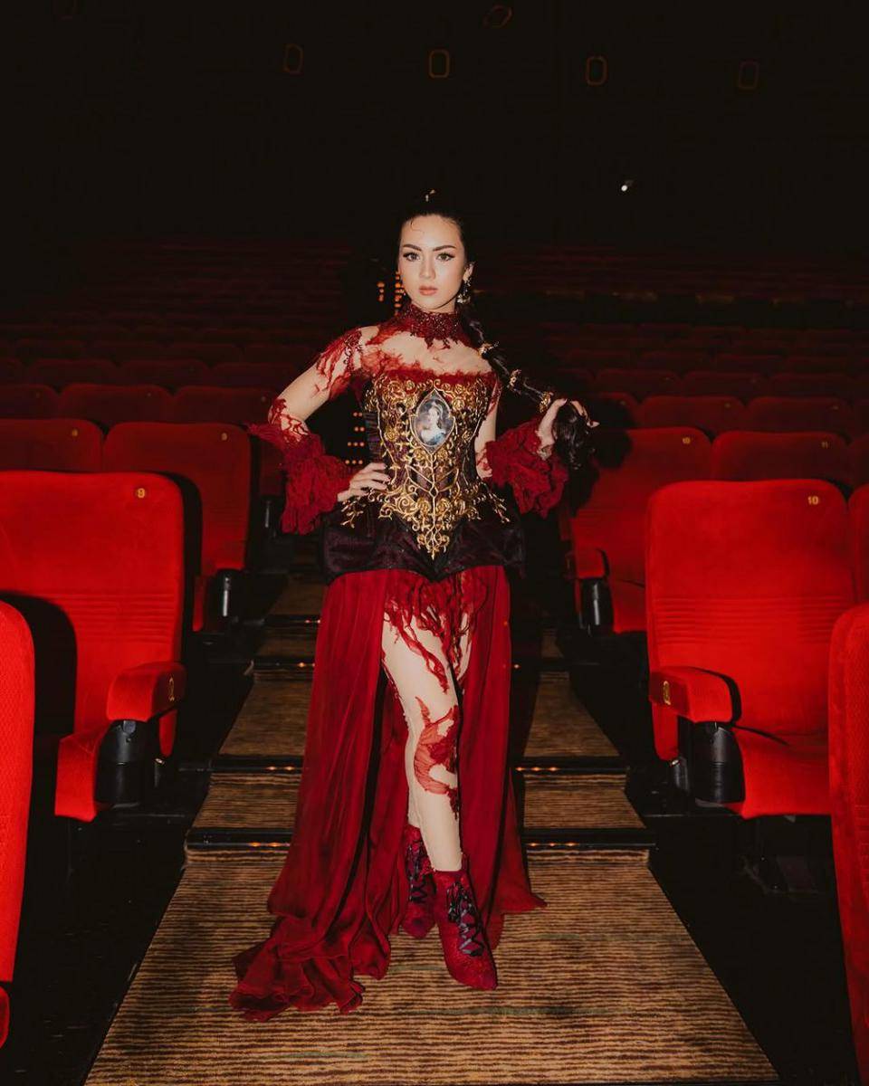 ide outfit dengan dress ala Ersya Aurelia (instagram.com/ersyaurel)