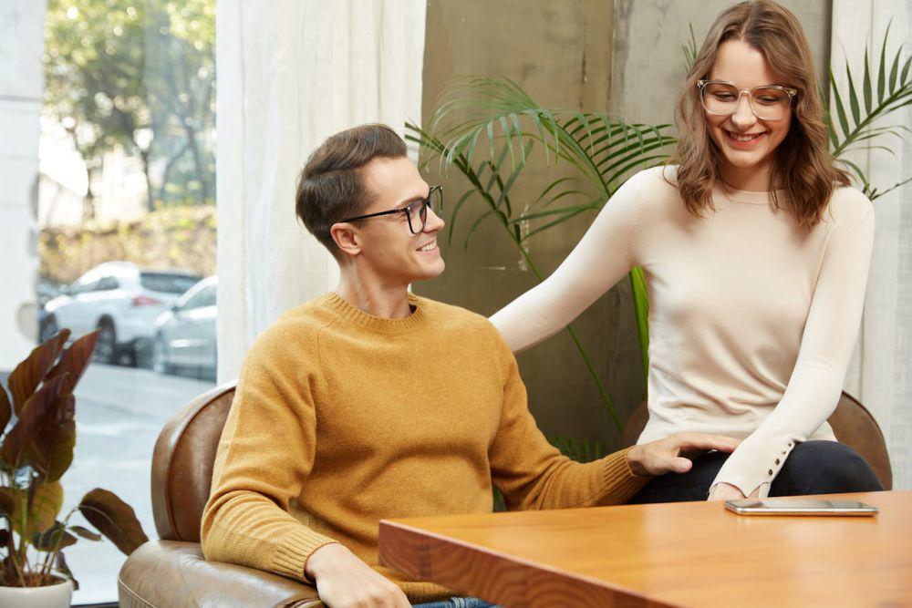 7 Cara Berkomunikasi yang Bikin Gebetan Makin Tertarik, Cek Yuk!