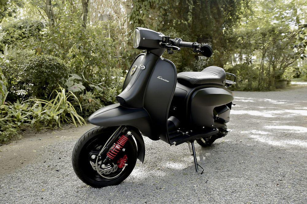 4 Perbandingan Scomadi 200i vs Vespa GTS 150, Unggul Mana?