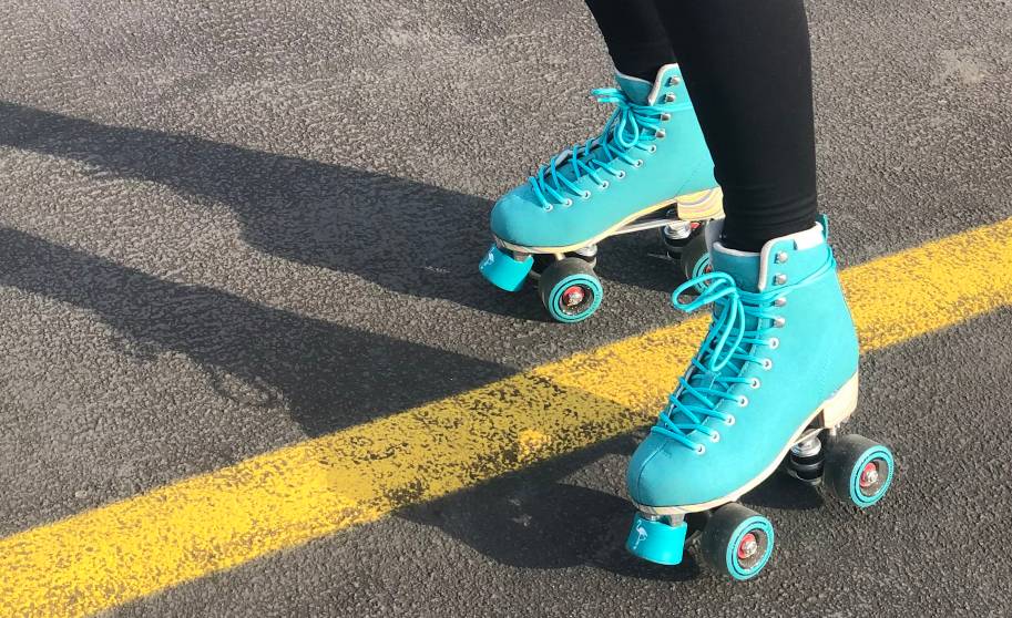 ilustrasi roller skating (unsplash.com/tian dayong)