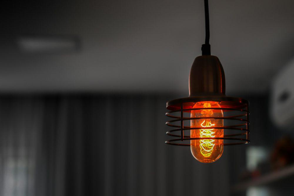 ilustrasi bola lampu (unsplash.com/thiago japyassu)