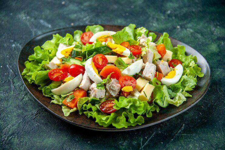 cara menyimpan salad sayur agar tetap segar (freepik.com/mdjaff)