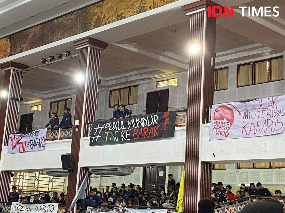 Suasana saat Sidang Akbar Mahasiswa di Auditorium Widya Sabha, Unud, Jimbaran. (IDN Times/Yuko Utami)