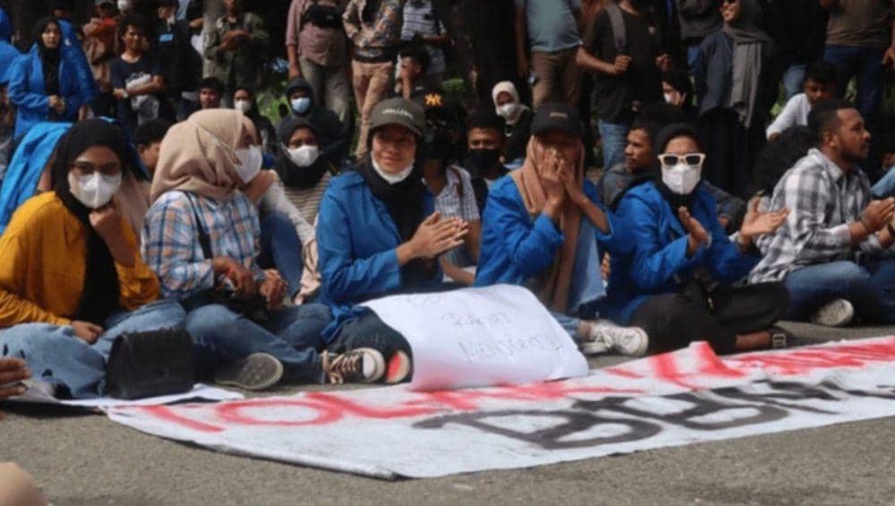 Demonstrasi Penolakan Pembangunan Geothermal (Shutterstock.com)