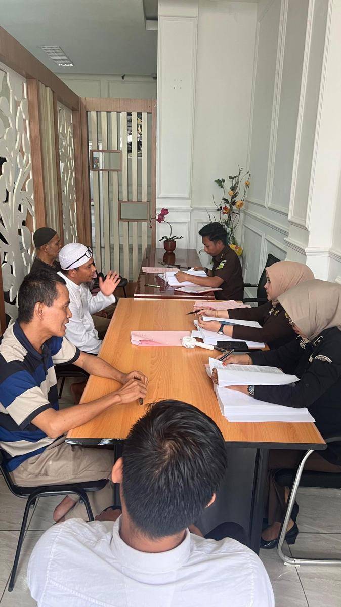 Kejaksaan Negeri Gowa kembali menerima pelimpahan berkas tiga tersangka uang palsu UIN Alauddin, Selasa (8/4/2025)/Istimewa