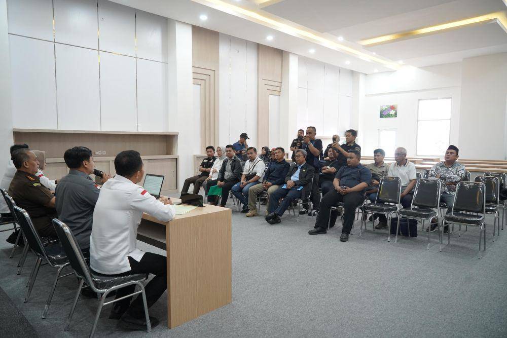 Kejaksaan Negeri Gowa kembali menerima pelimpahan berkas tiga tersangka uang palsu UIN Alauddin, Selasa (8/4/2025)/Istimewa