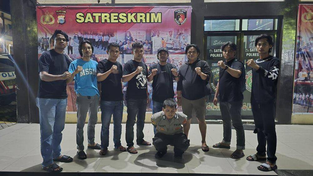 Terduga pelaku polisi gadungan Flair Afika Sugianto (21), ditangkap di Gowa, Senin (7/4/2025)/Istimewa