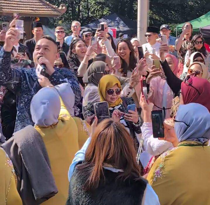 potret Gilang Dirga pada acara halalbihalal di London (instagram.com/gilangdirga)