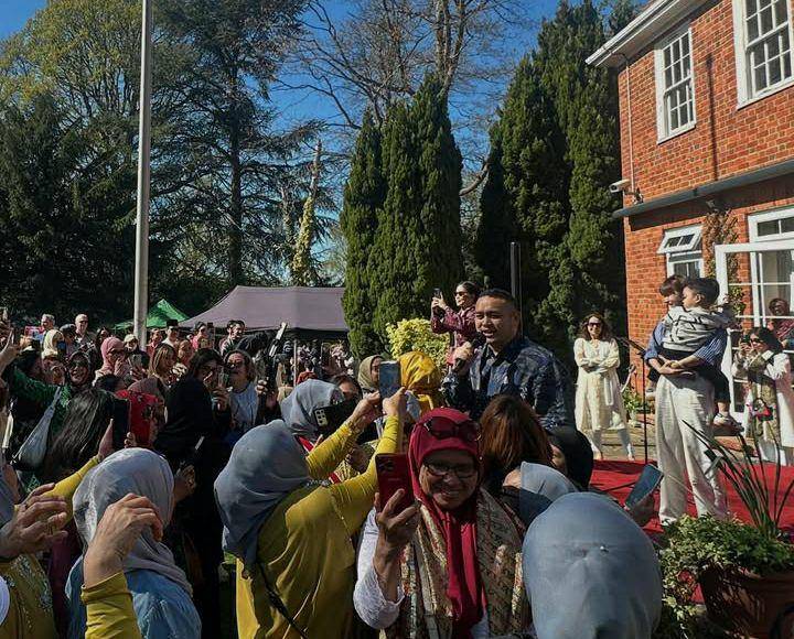 potret Gilang Dirga pada acara halalbihalal di London (instagram.com/gilangdirga)