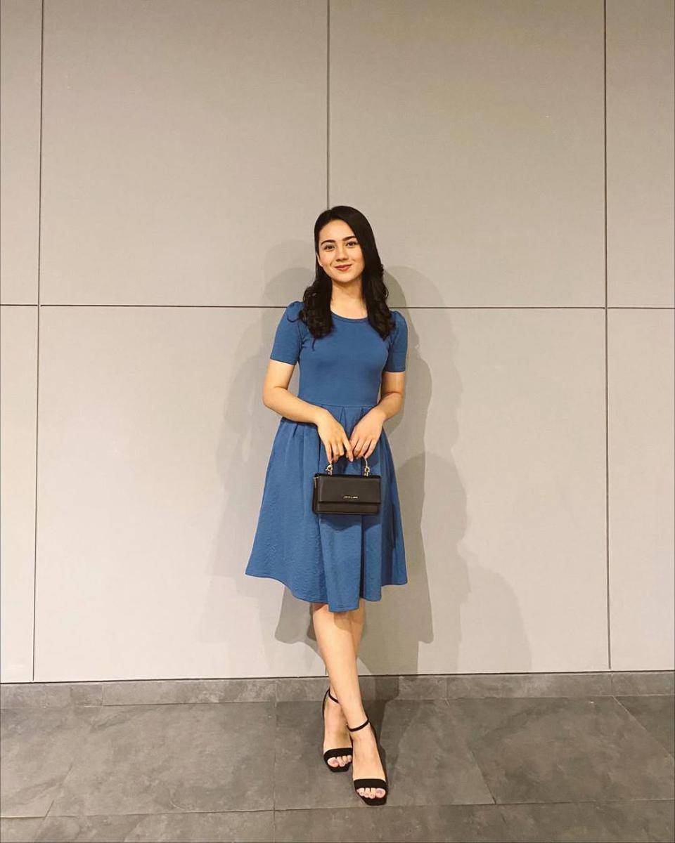 ide outfit dengan dress ala Ersya Aurelia (instagram.com/ersyaurel)