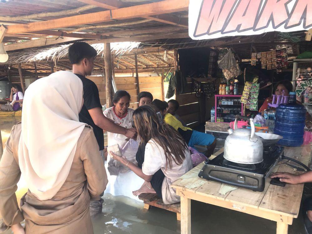 Camat Tungkal Jaya Dirikan Posko Dapur Umum Banjir Jalintim