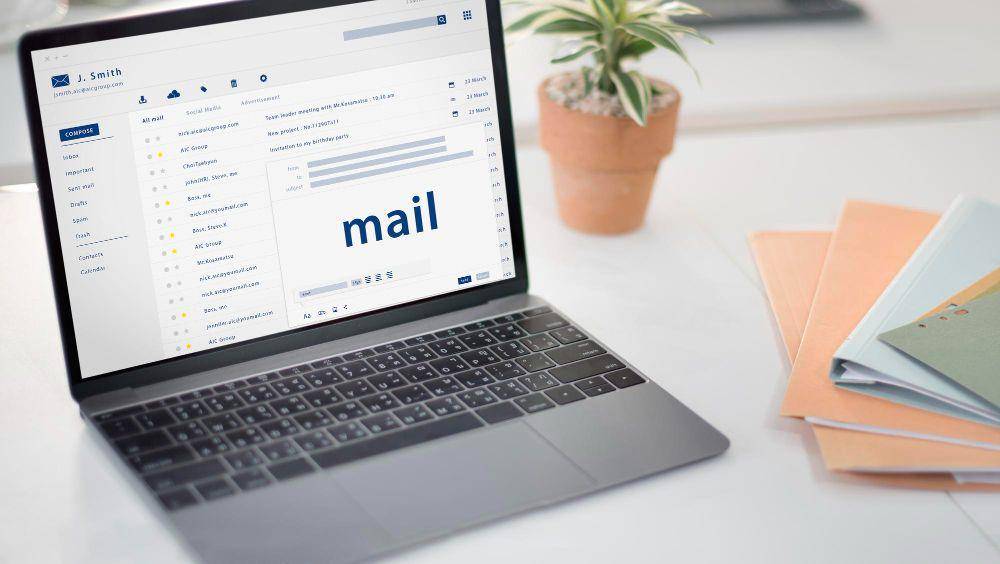 ilustrasi email (freepik.com/rawpixel.com)