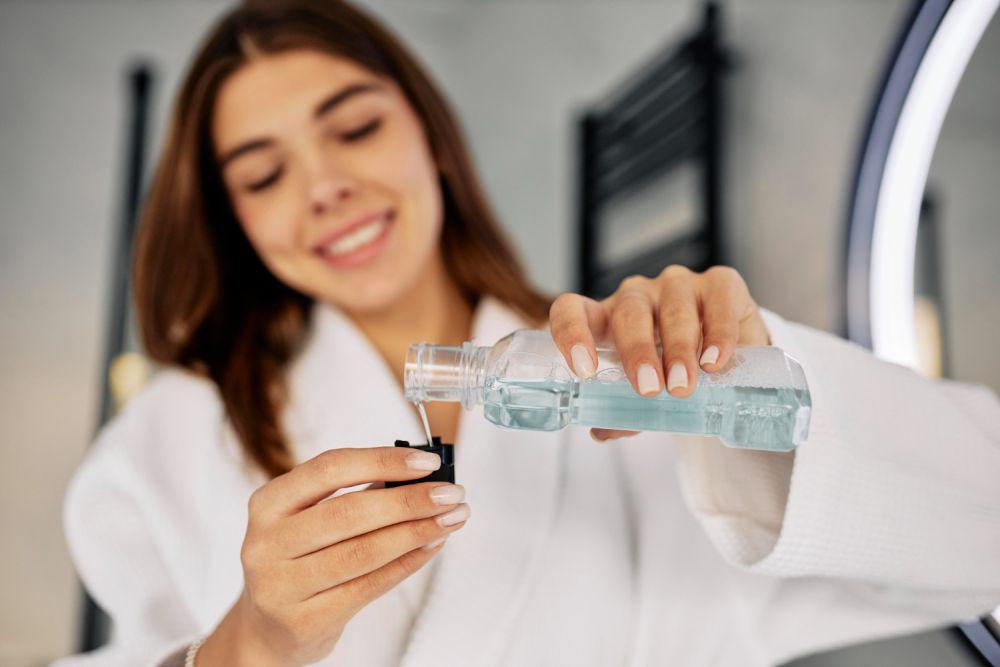 5 Efek Buruk Terlalu Sering Menggunakan Mouthwash