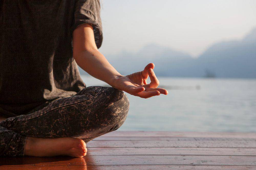 ilustrasi meditasi (freepik.com/rawpixel.com)
