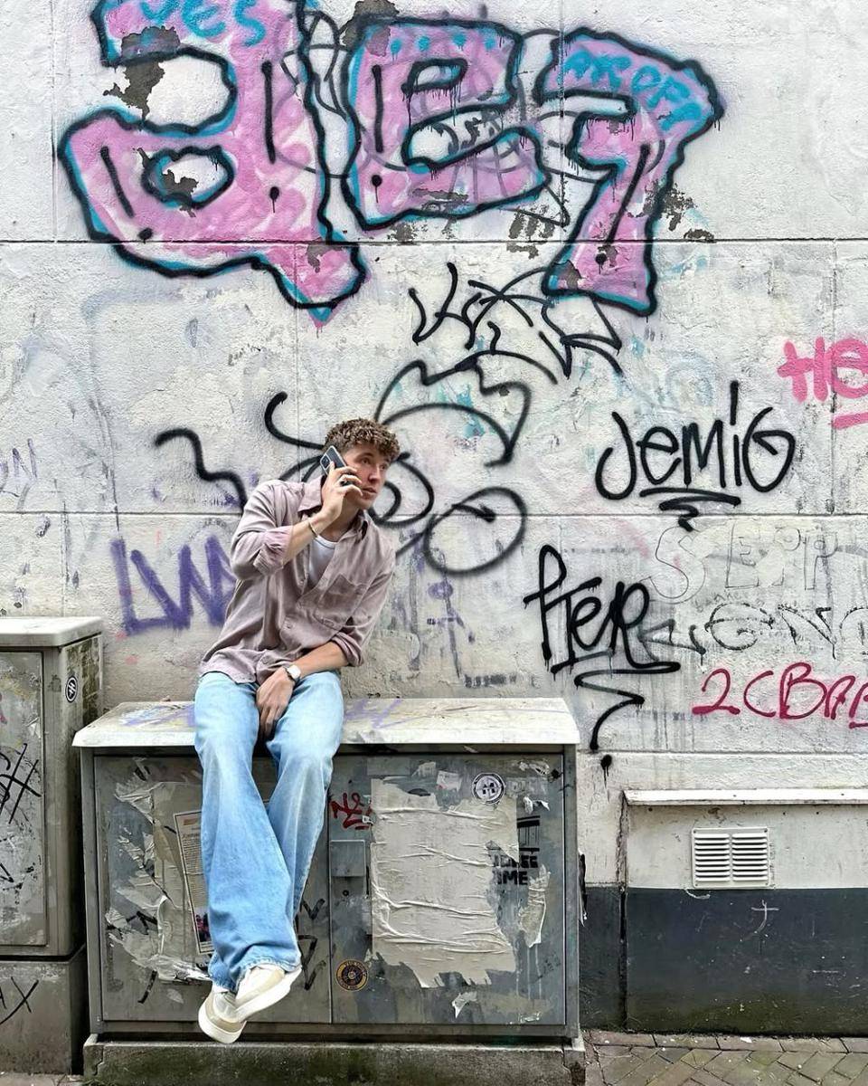 Gaya OOTD Ole Romeny (instagram.com/oleromeny)