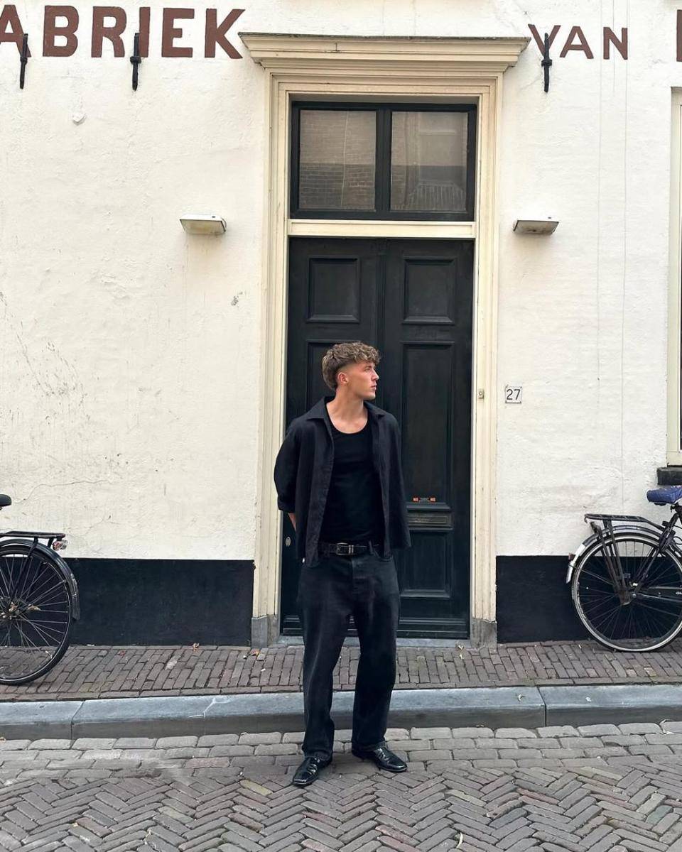 Gaya OOTD Ole Romeny (instagram.com/oleromeny)