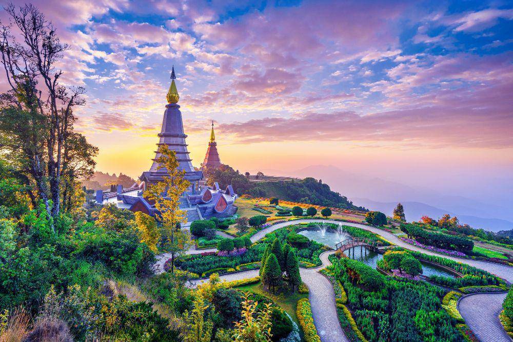 pagoda di Doi Inthanon National Park at Chiang mai, Thailand (freepik.com/tawatchai07)