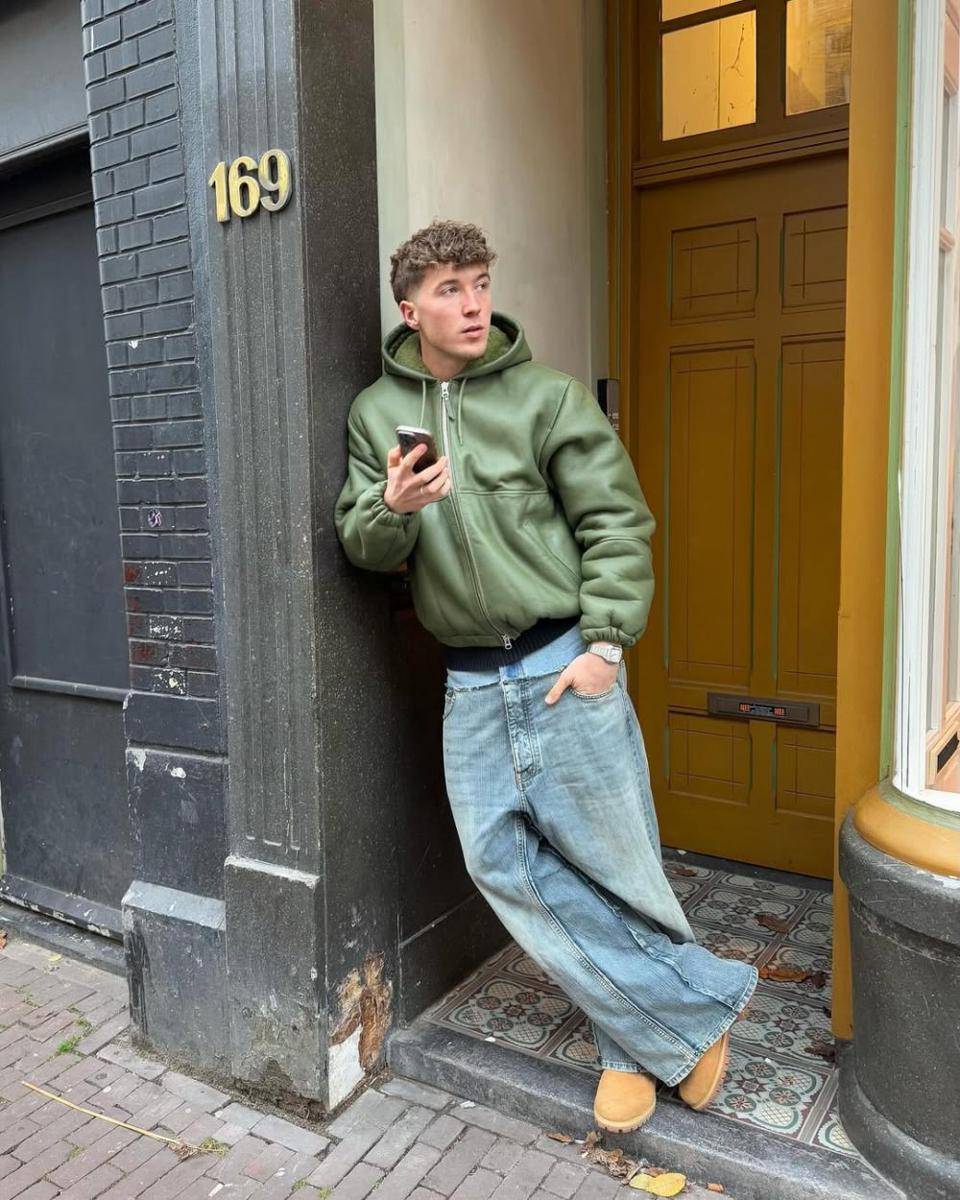 Gaya OOTD Ole Romeny (instagram.com/oleromeny)