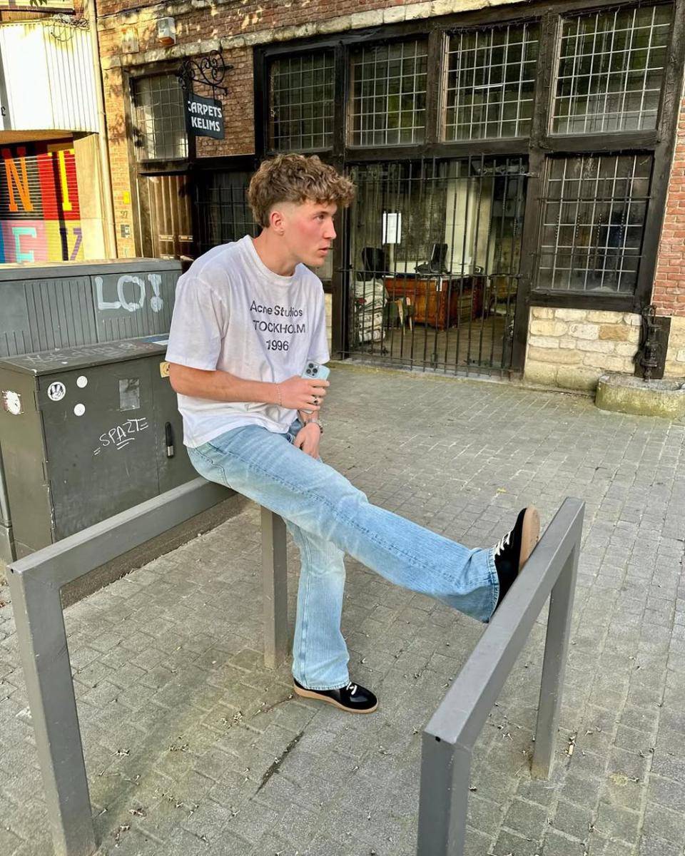 Gaya OOTD Ole Romeny (instagram.com/oleromeny)