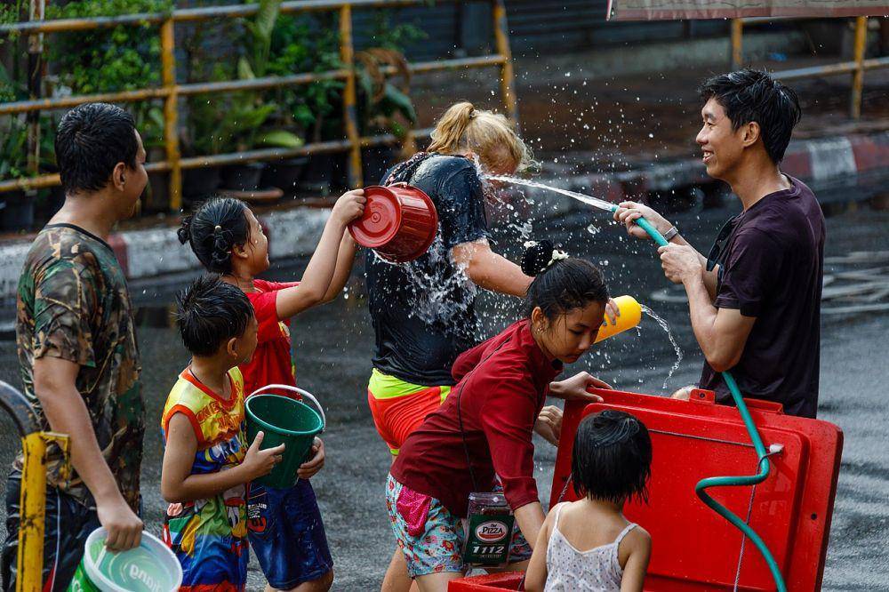 Festival Songkran di Chiang Mai, Thailand (commons.wikimedia.org/Cccefalon)