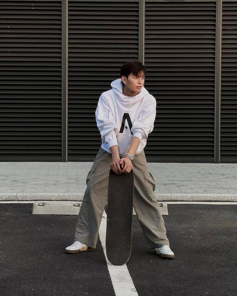 OOTD cowok pakai baggy cargo pants (instagram.com/_vuscn)