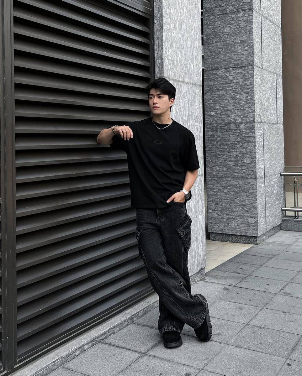 OOTD cowok pakai baggy cargo pants (instagram.com/minhtan.thtr)