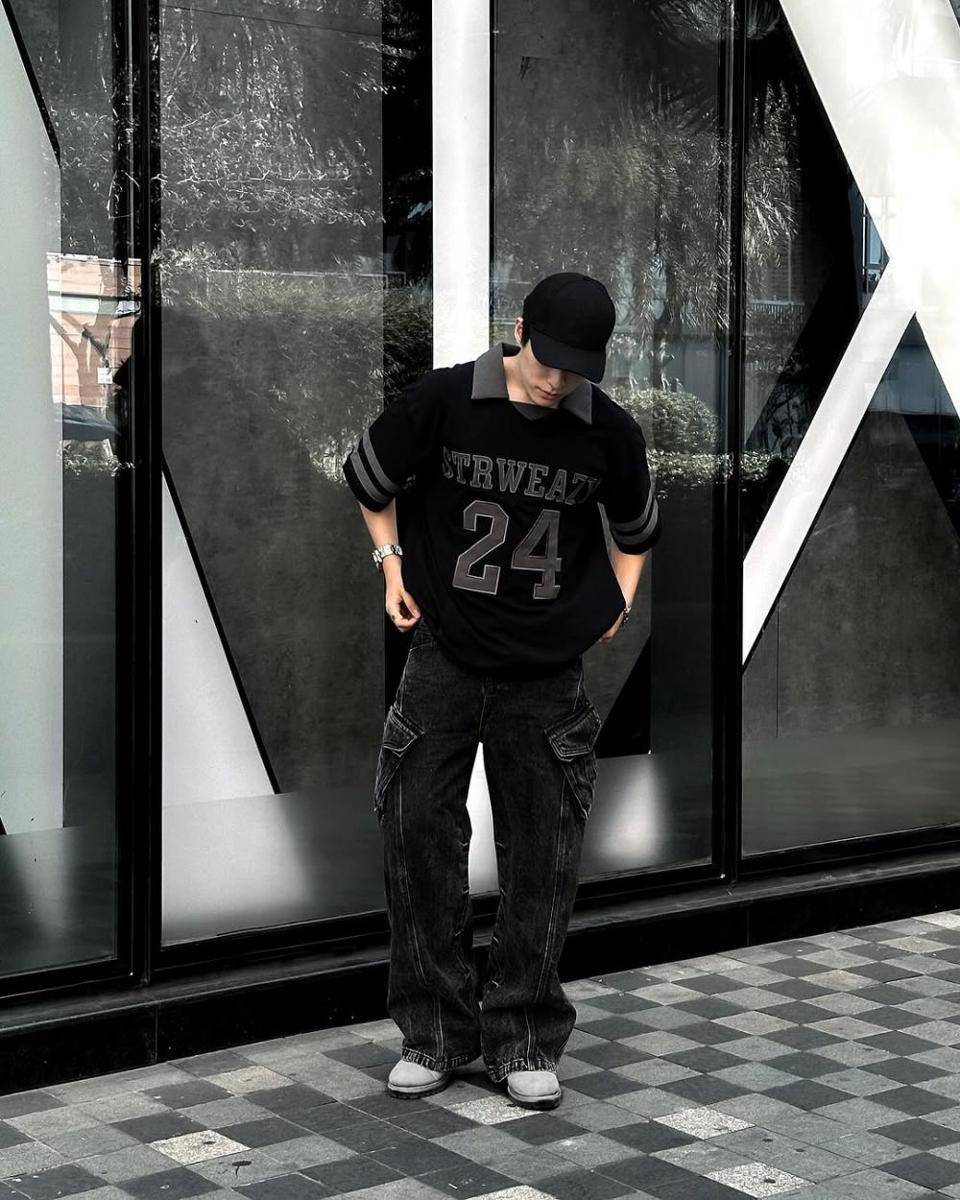 OOTD cowok pakai baggy cargo pants (instagram.com/minhtan.thtr)