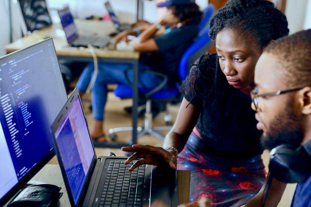 ilustrasi profesi AI researcher (unsplash.com/Desola Lanre-Ologun)