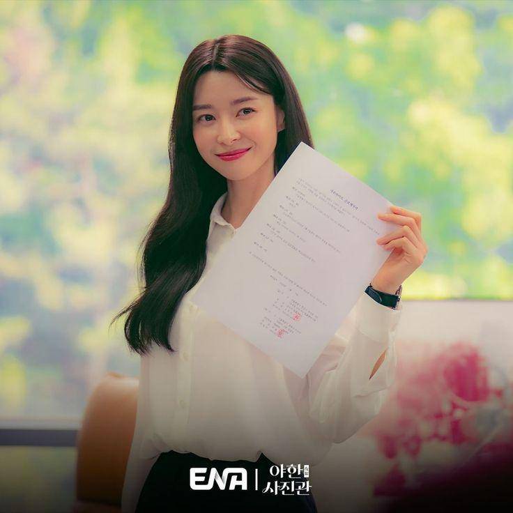 Kwon Na Ra dalam drama The Midnight Studio (dok. ENA/The Midnight Studio)