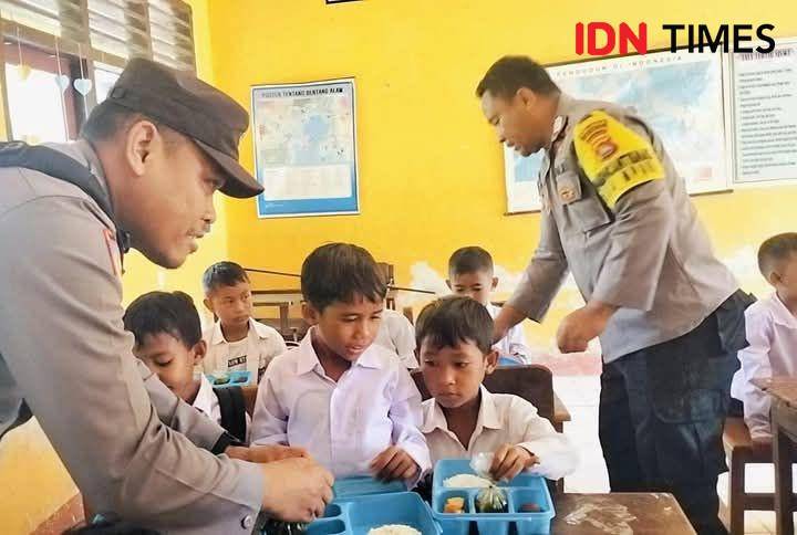 Foto siswa di Kecamatan Madapangga saat menikmati MBG pada Februari 2025 lalu (Dok/Istimewa)