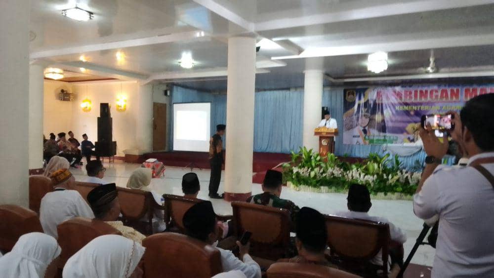 Kepala Kemenag Bandar Lampung, Makmur saat memberikan sambutan pada manasik haji. (IDN Times/Muhaimin)