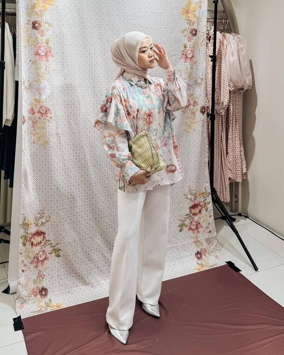 potret ide OOTD hijab serba blouse ala Diana Latifah (instagram.com/dianalatifah)