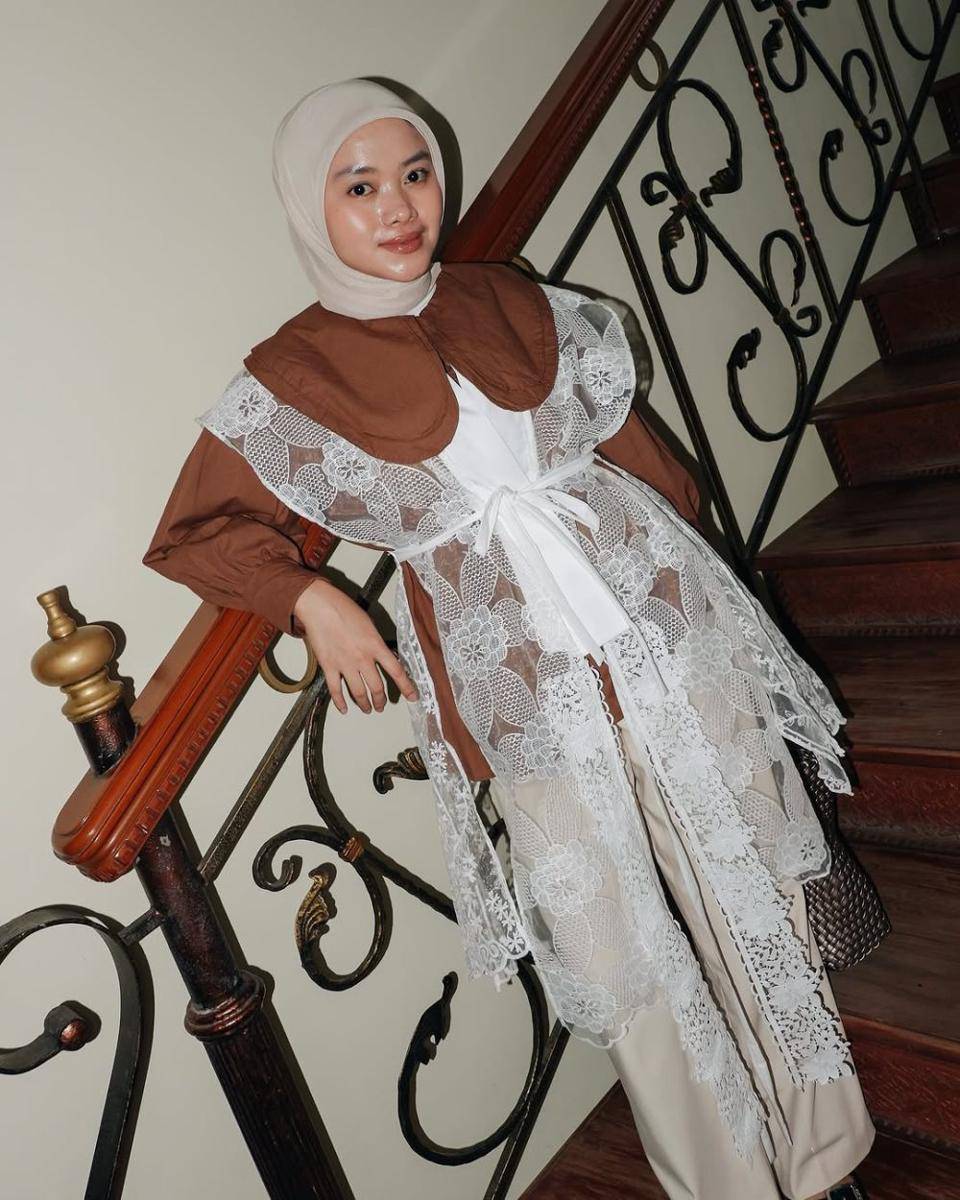 potret ide OOTD hijab serba blouse ala Diana Latifah (instagram.com/dianalatifah)
