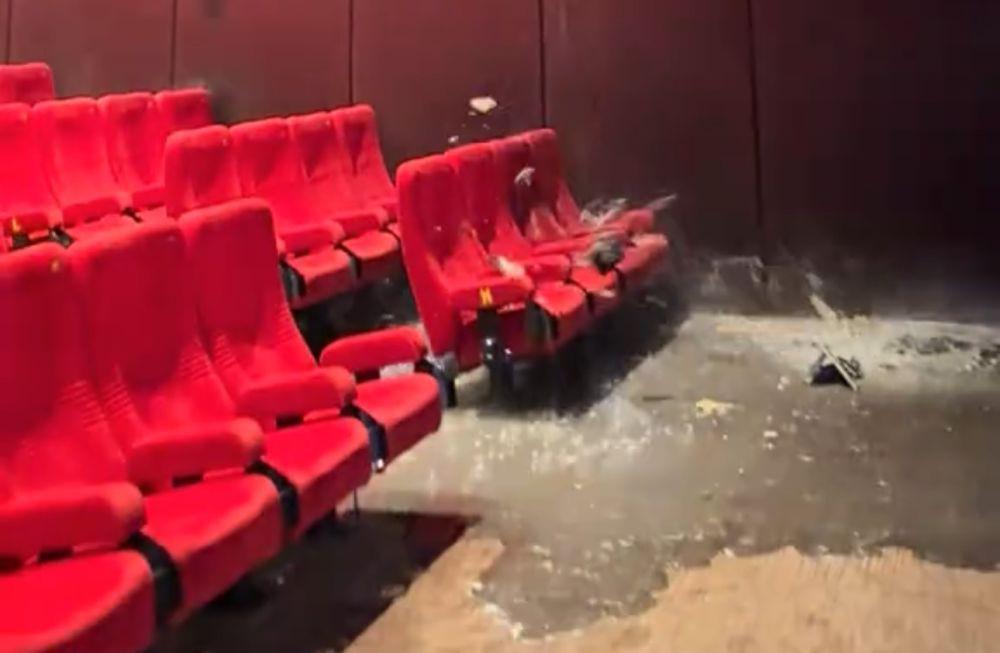 Viral Video Plafon Ambrol di XXI Paragon Solo, Imbasnya Ditutup 7 Hari