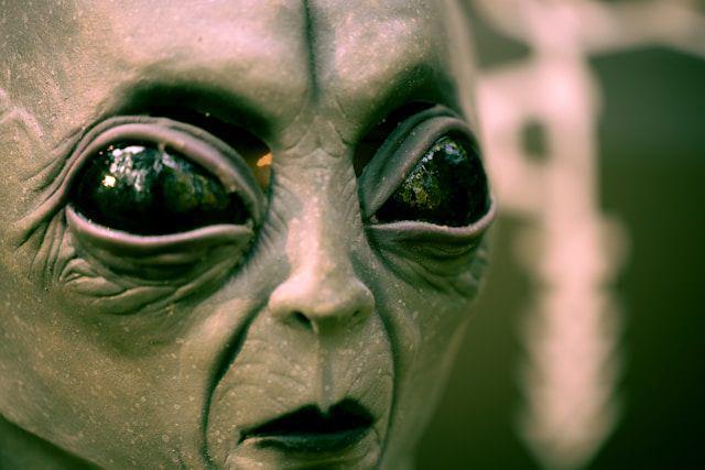 Sudah Menonton Film E.T.? Ini 4 Pengalaman Manusia dengan UFO!