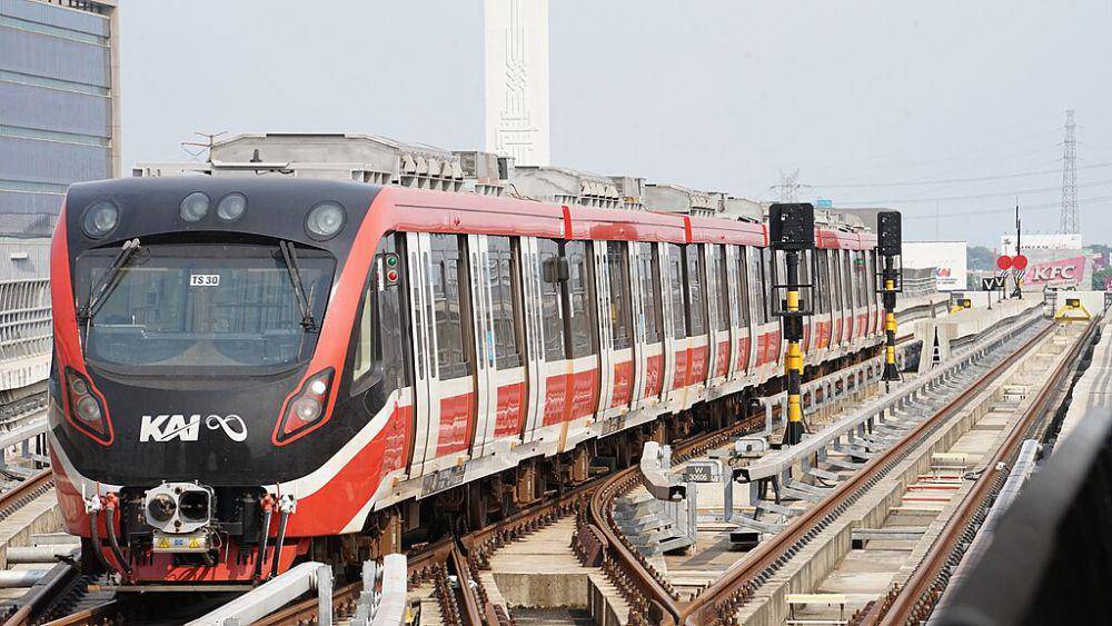 LRT di Stasiun Jatimulya (commons.wikimedia.org/Mercyvano)