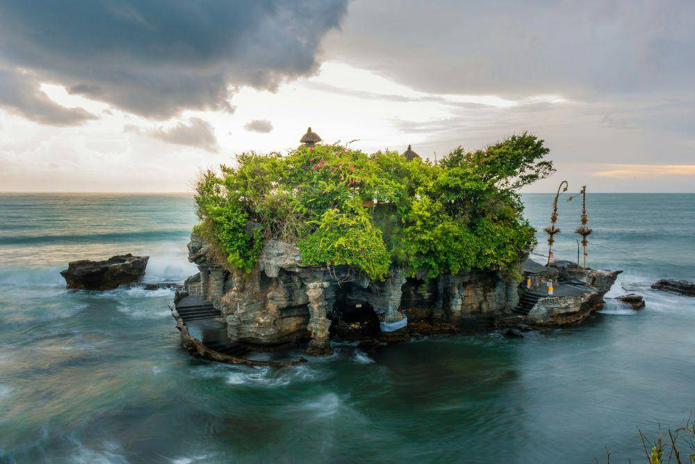 ilustrasi Tanah Lot, Bali (unsplash.com/Pan Species)