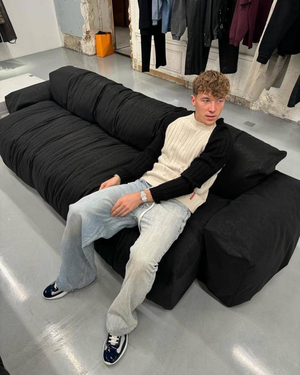 Gaya OOTD Ole Romeny (instagram.com/oleromeny)