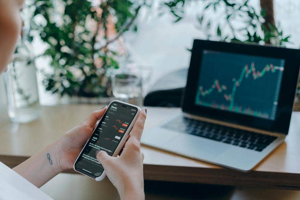 ilustrasi investasi (pexels.com/Mikhail Nilov)